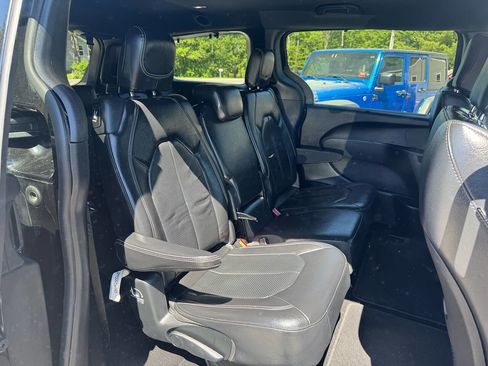 Used 2019 Chrysler Pacifica Touring-L w/ S Appearance Package FWD image 25