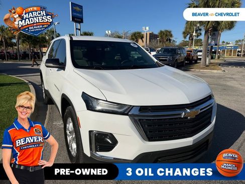 Used 2023 Chevrolet Traverse LS image 2