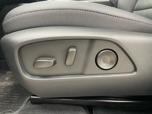 New 2027 Chevrolet Equinox LT w/ Convenience Package II AWD/4WD image 9