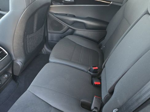 Used 2020 Kia Sorento LX AWD/4WD image 9