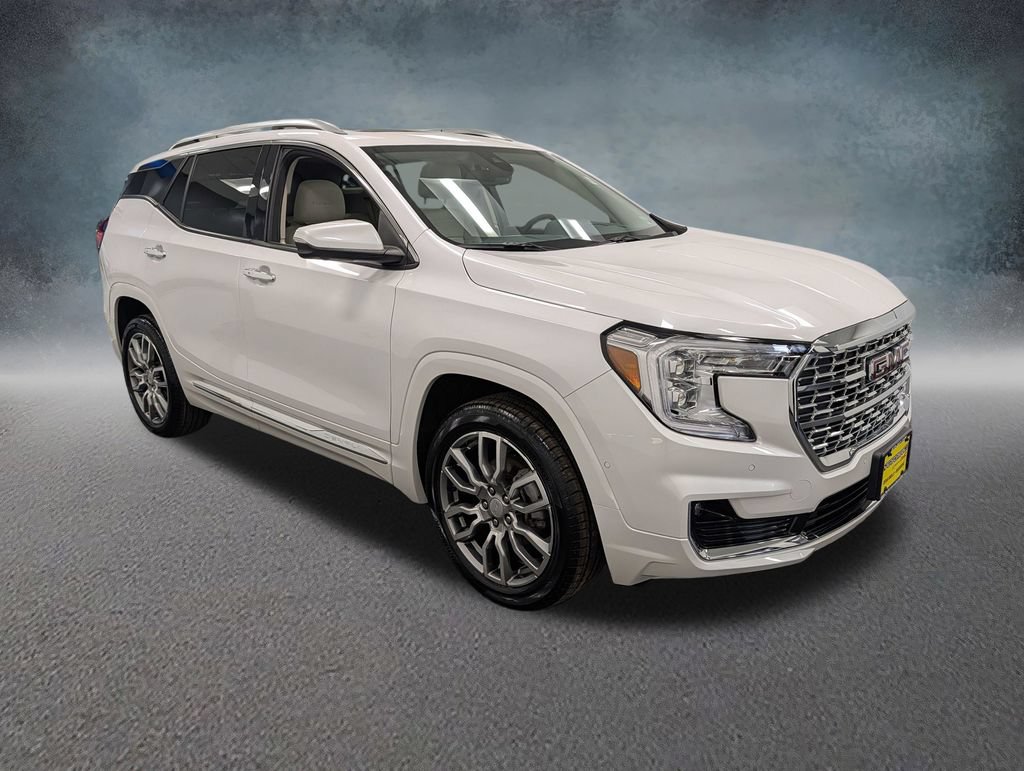 Used 2023 GMC Terrain Denali w/ Denali Premium Package AWD/4WD image 3