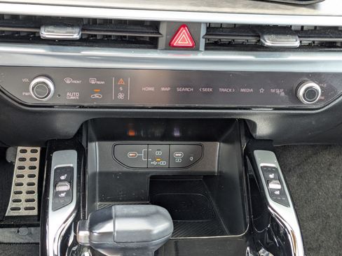 Certified 2025 Kia Sorento SX AWD/4WD image 22