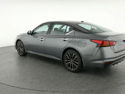 Used 2025 Nissan Altima 2.5 SV FWD image 6