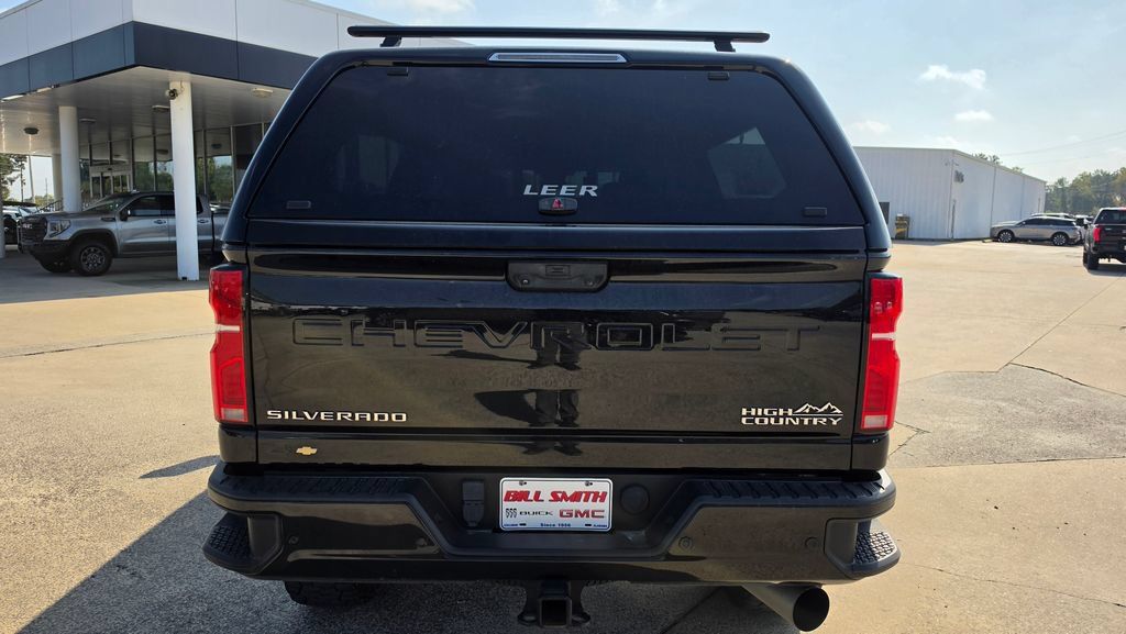 Used 2024 Chevrolet Silverado 2500 High Country w/ High Country Premium Package AWD/4WD image 4