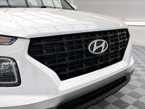 Used 2024 Hyundai Venue Limited FWD image 28