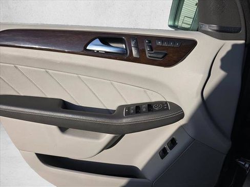 Used 2015 Mercedes-Benz GL 450 4MATIC image 27