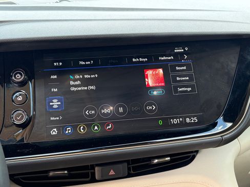 Used 2022 Buick Envision Avenir w/ Technology Package II FWD image 25