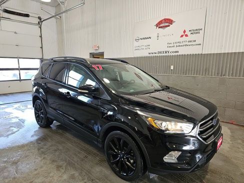 Used 2017 Ford Escape Titanium image 1