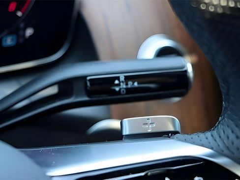 Used 2024 Mercedes-Benz GLC 300 4MATIC image 29