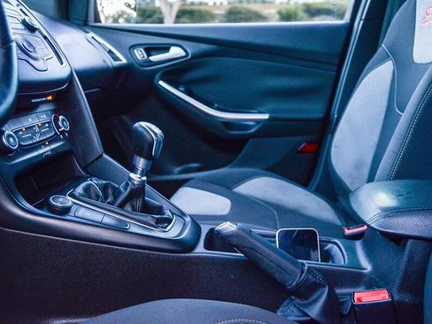 Used 2016 Ford Focus ST image 22