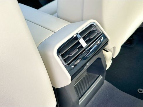 New 2025 BMW 530i RWD image 21