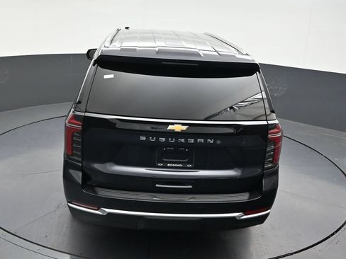 Used 2025 Chevrolet Suburban LS RWD image 19