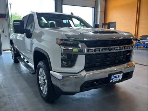 Used 2021 Chevrolet Silverado 2500 LT w/ Fleet Comfort Package AWD/4WD image 7