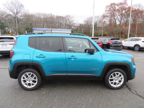 Used 2022 Jeep Renegade Latitude w/ Convenience Group image 6
