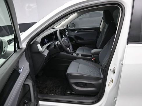 New 2026 Volkswagen Tiguan SE AWD/4WD image 9