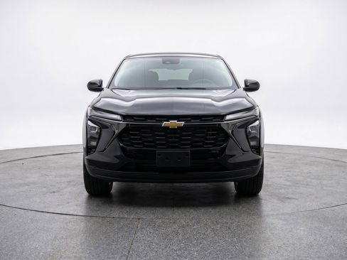 Used 2025 Chevrolet Blazer LT FWD image 2
