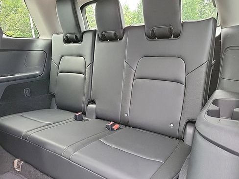 Used 2025 Nissan Pathfinder SL AWD/4WD image 14