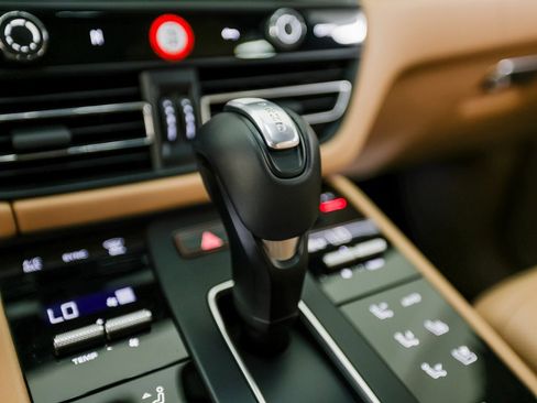 Certified 2025 Porsche Macan image 20