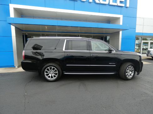 Used 2017 GMC Yukon XL Denali w/ Open Road Package AWD/4WD image 2