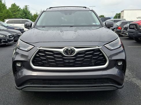 Used 2024 Toyota Highlander XLE AWD/4WD image 3
