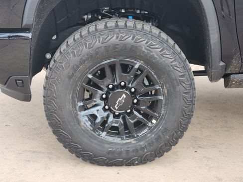 New 2026 Chevrolet Silverado 2500 ZR2 image 18