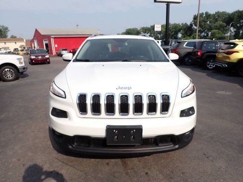 Used 2015 Jeep Cherokee Latitude AWD/4WD image 2