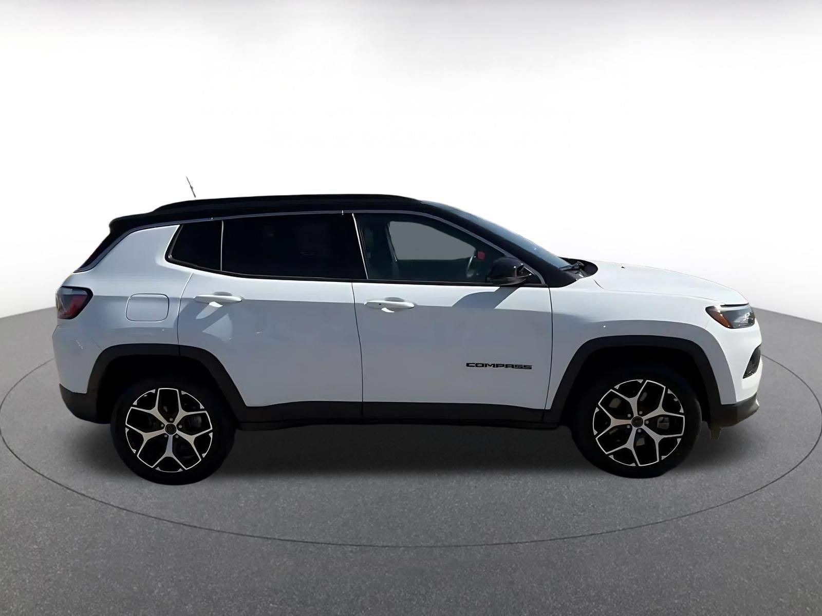 Used 2025 Jeep Compass Limited AWD/4WD image 15