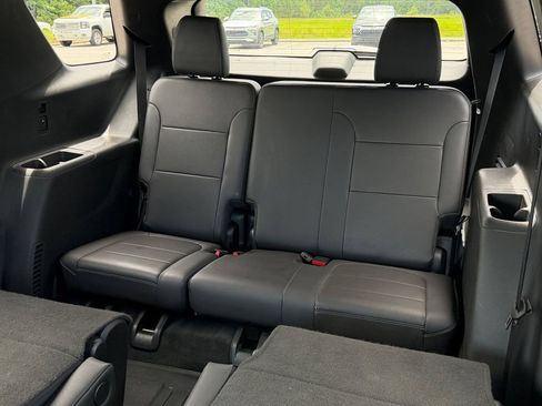 Used 2023 Chevrolet Traverse Premier FWD image 27