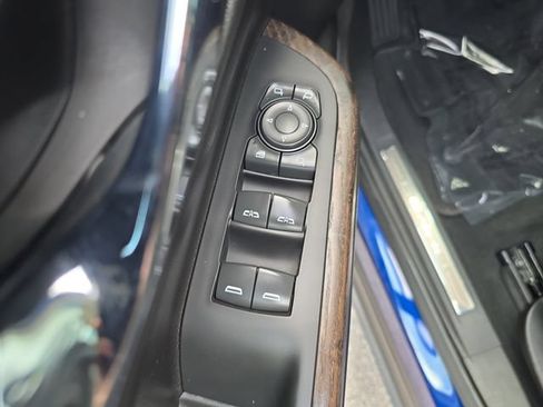 Certified 2023 GMC Acadia Denali w/ Denali Technology Package AWD/4WD image 17