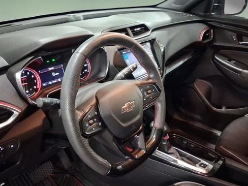 Used 2022 Chevrolet TrailBlazer RS w/ Sun and Liftgate Package AWD/4WD image 28