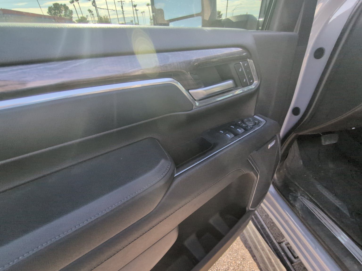 Used 2024 Chevrolet Silverado 2500 LTZ w/ LTZ Plus Package AWD/4WD image 11