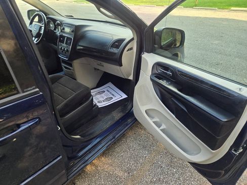 Used 2013 Dodge Grand Caravan SE FWD image 23