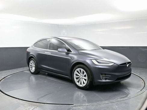 Used 2021 Tesla Model X Long Range image 2