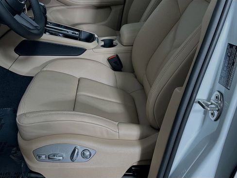 Certified 2026 Porsche Macan AWD/4WD image 22