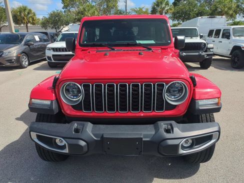 Used 2025 Jeep Wrangler Unlimited Sahara AWD/4WD image 4