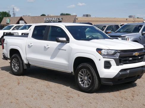 Used 2023 Chevrolet Colorado LT AWD/4WD image 5