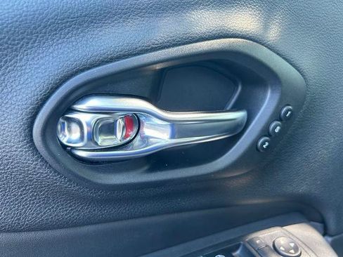 Used 2018 Jeep Cherokee Trailhawk w/ Quick Order Package 27L AWD/4WD image 13