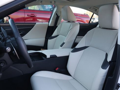 Used 2025 Lexus ES 350 w/ Premium Package image 32