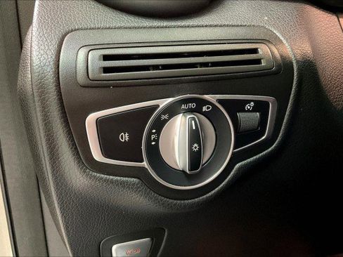 Used 2021 Mercedes-Benz GLC 300 4MATIC w/ Premium Package image 30