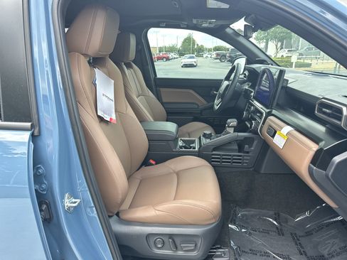 Certified 2025 Toyota 4Runner Limited AWD/4WD image 33