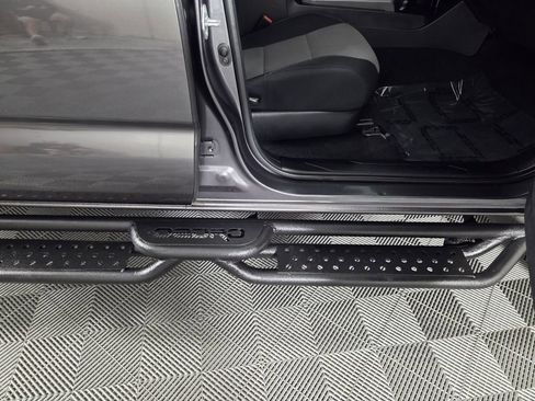 Used 2022 Toyota Tacoma TRD Sport w/ Technology Package image 31