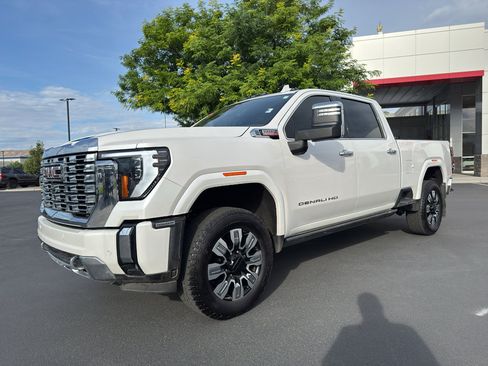 Used 2024 GMC Sierra 3500 Denali w/ Denali Reserve Package AWD/4WD image 5
