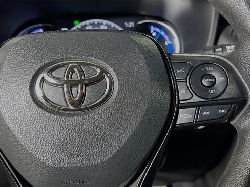 Used 2025 Toyota RAV4 XLE image 20