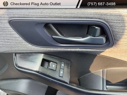 Used 2023 Nissan Rogue S FWD image 42
