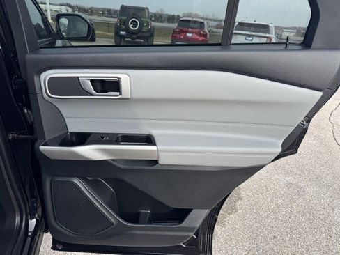 Certified 2021 Ford Explorer XLT w/ Equipment Group 202A image 31