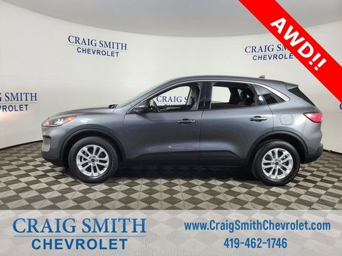 Used 2021 Ford Escape SE image 2