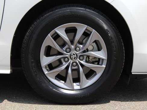 Used 2024 Toyota Sienna XLE FWD image 26