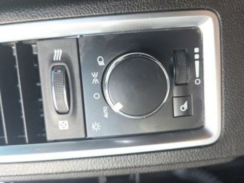 Used 2022 RAM 1500 Classic SLT w/ Electronics Group AWD/4WD image 17