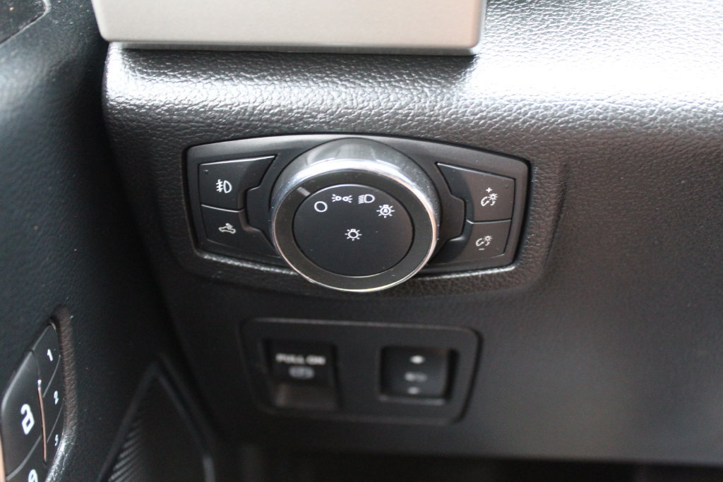 Used 2020 Ford F150 Lariat AWD/4WD image 23