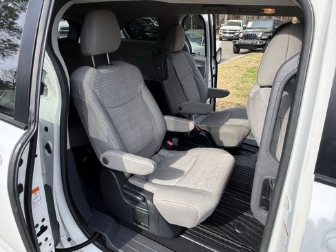 Used 2022 Toyota Sienna LE FWD image 23